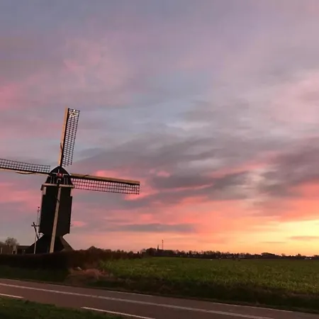 Сasa de vacaciones Stunning Near Forest In *