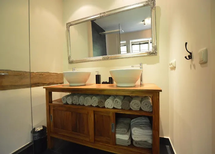 Stunning Near Forest In بيت للعطل *