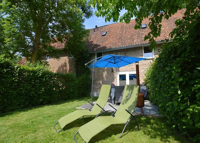 بيت للعطل Stunning Near Forest In سليناكين