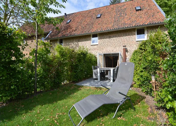 Stunning Near Forest In بيت للعطل