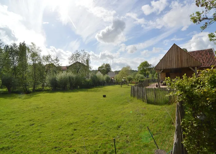 Stunning Near Forest In بيت للعطل *