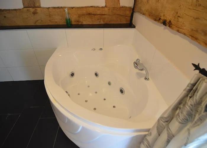 Stunning Near Forest In * سليناكين