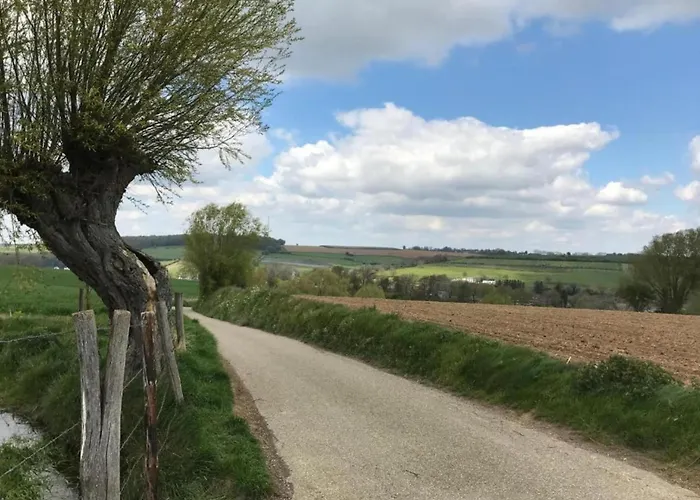 بيت للعطل Stunning Near Forest In سليناكين